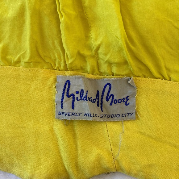 😍 Vtg Canary Yellow Silk & Beaded Top - Picture 5 of 11